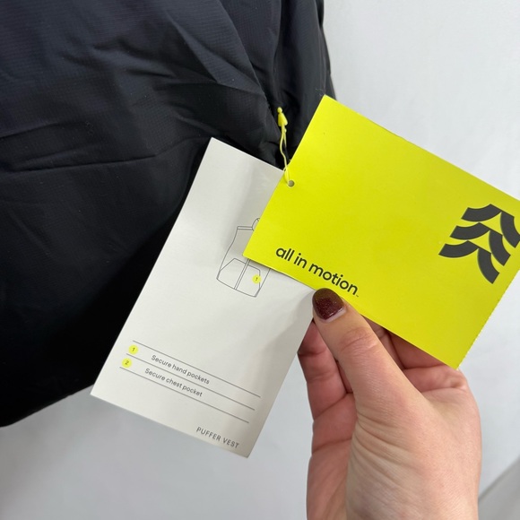 NWT Men’s All In Motion Black Sherpa Lined Puffer Vest, size S - Picture 5 of 10